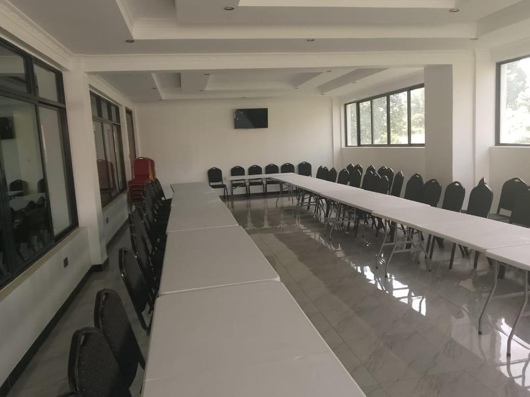 Water Pavilion Hotel Keroka Extérieur photo