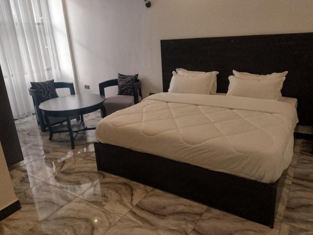 Water Pavilion Hotel Keroka Extérieur photo