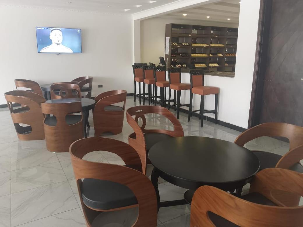 Water Pavilion Hotel Keroka Extérieur photo