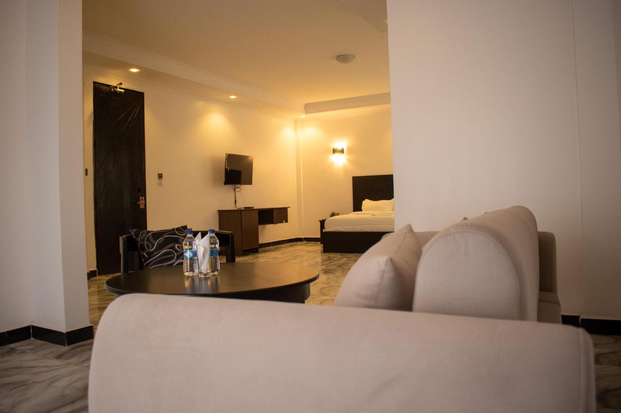Water Pavilion Hotel Keroka Extérieur photo
