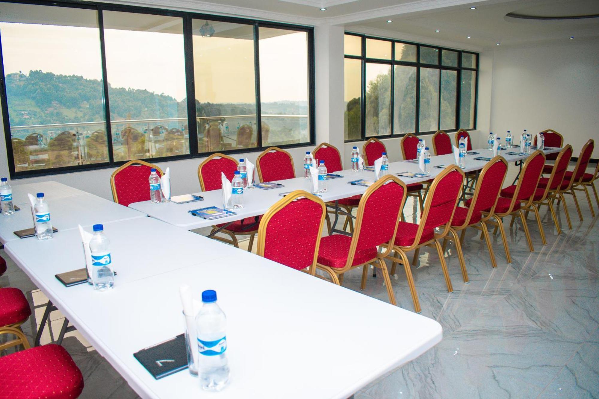 Water Pavilion Hotel Keroka Extérieur photo