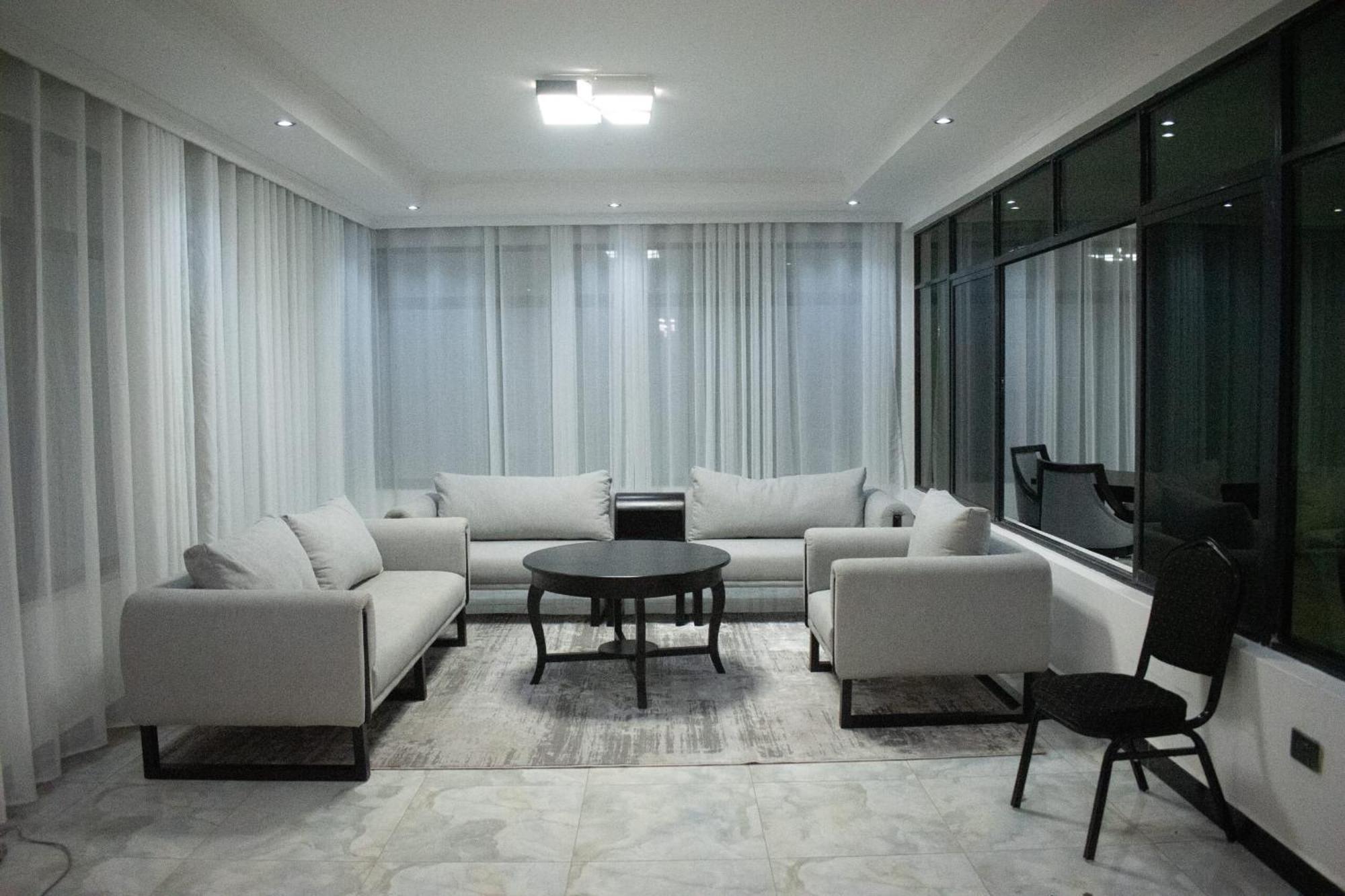 Water Pavilion Hotel Keroka Extérieur photo