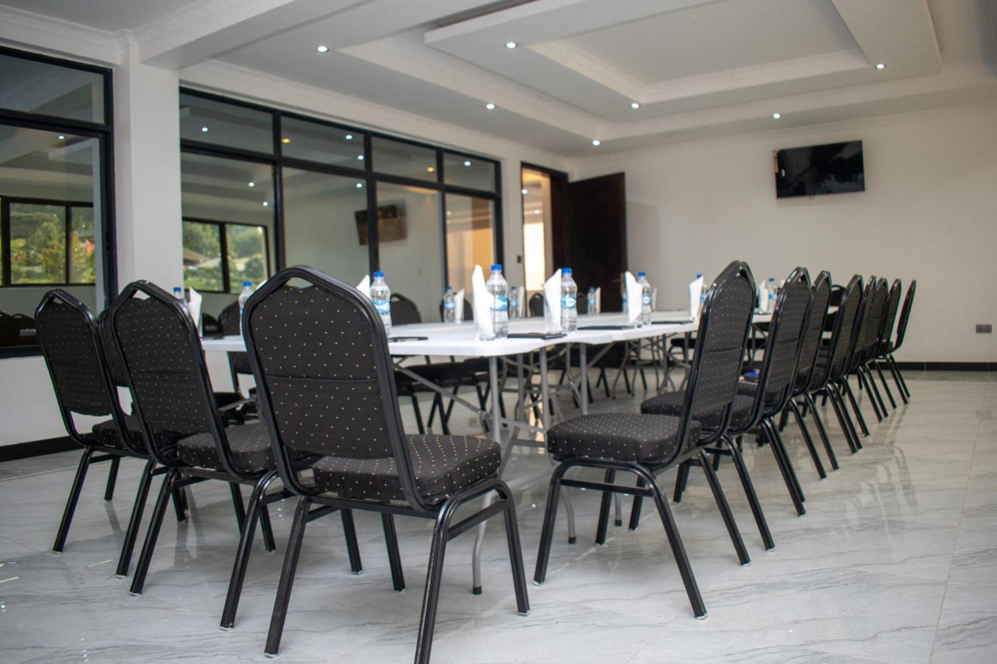 Water Pavilion Hotel Keroka Extérieur photo