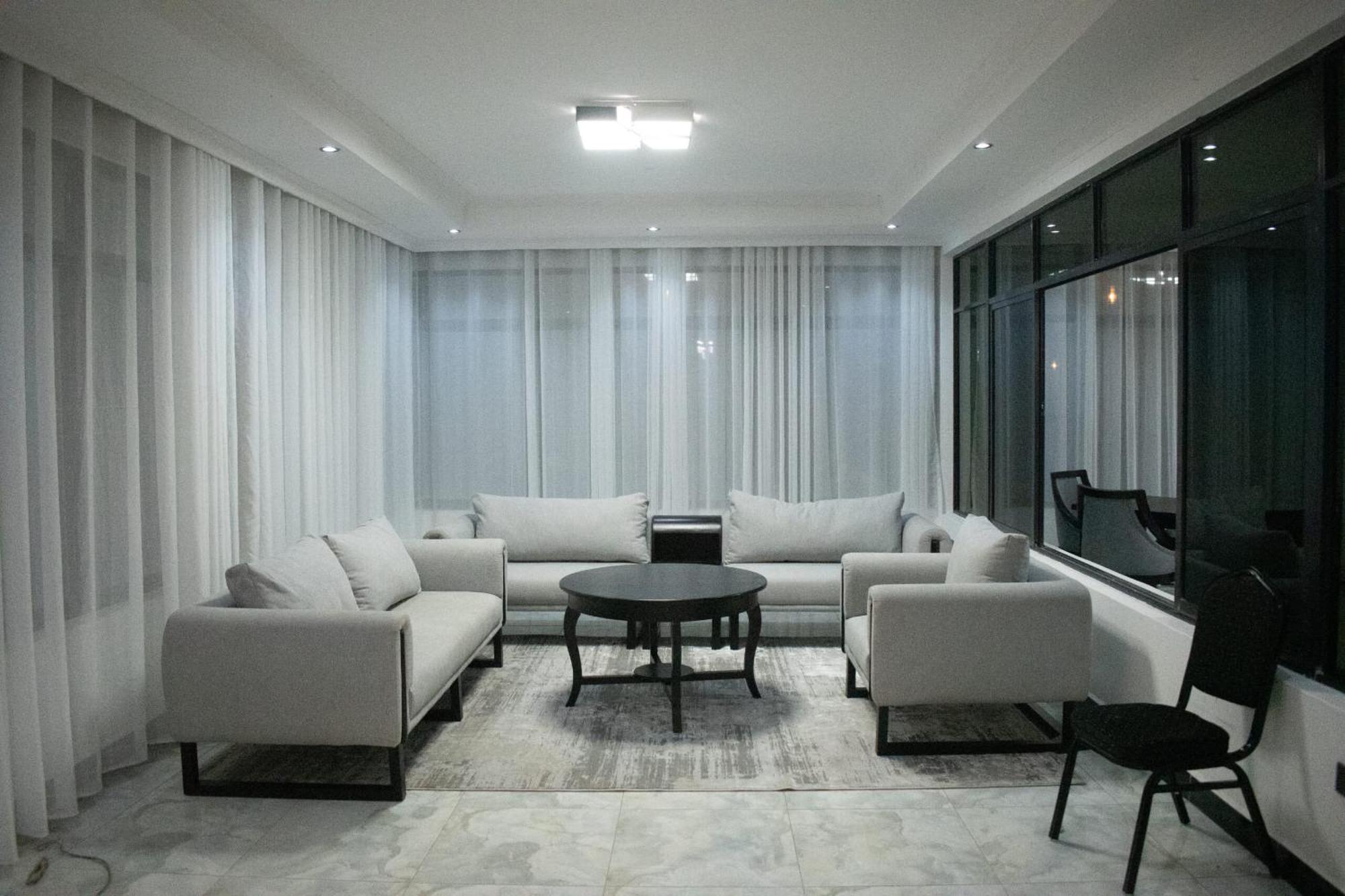 Water Pavilion Hotel Keroka Extérieur photo
