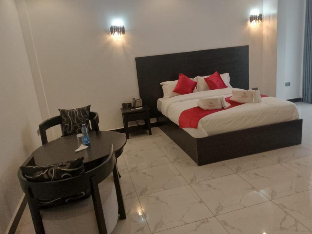 Water Pavilion Hotel Keroka Extérieur photo